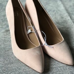 NWT Blush Suede Heels Size 8